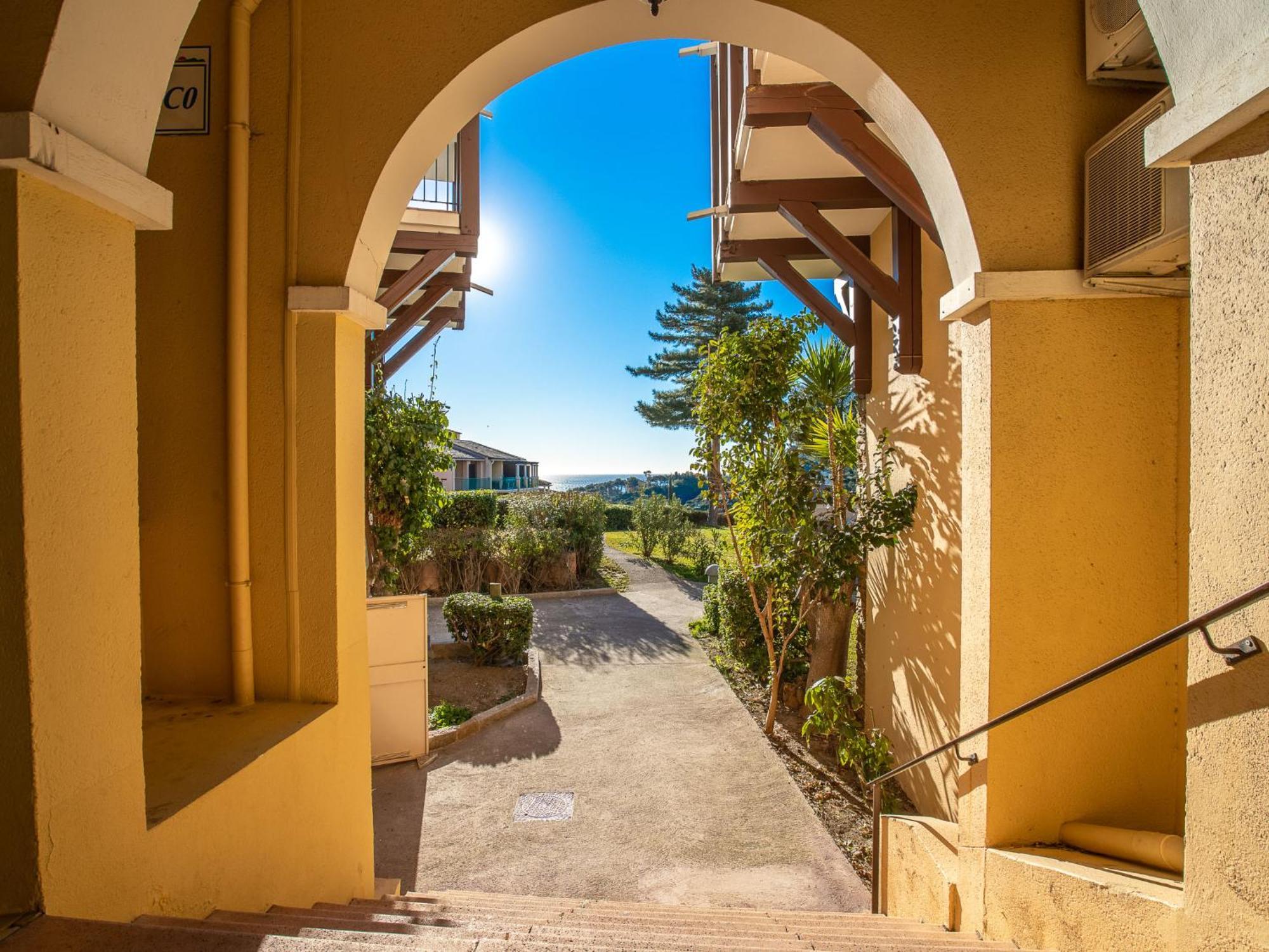 Apartment Village Cap Esterel - Le Village-81 By Interhome Saint-Raphaël Extérieur photo
